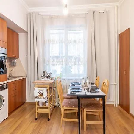 Two Homelike By Ndk And Vitosha Blvd With 2 Free Parking Spots Apartmán Sofie